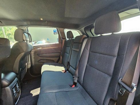 Used 2017 Jeep Grand Cherokee Laredo w/ Quick Order Package 2BE image 29