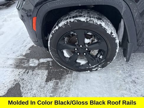 Used 2023 Jeep Grand Cherokee Limited w/ Black Appearance Package image 10