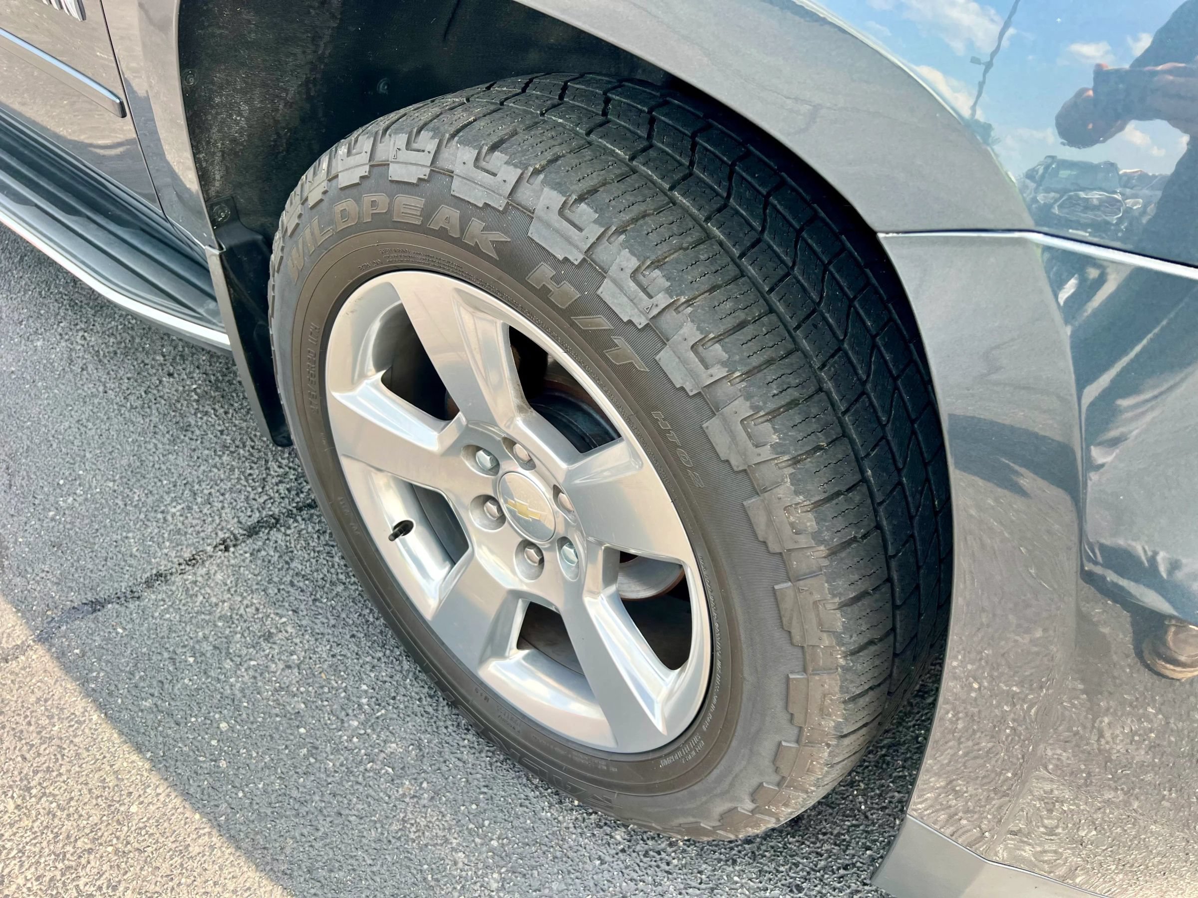 Used 2020 Chevrolet Suburban Premier AWD/4WD image 16