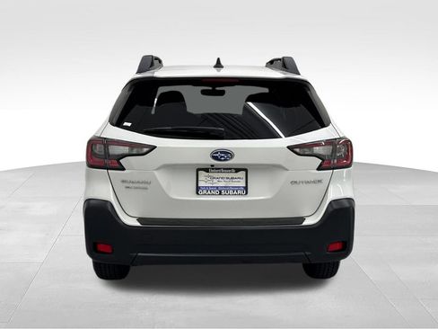 Used 2024 Subaru Outback Premium AWD/4WD image 7