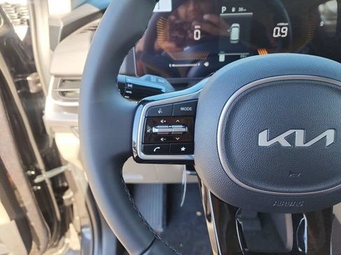 New 2026 Kia Carnival FWD image 27