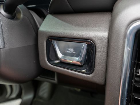 Used 2025 GMC Yukon Denali RWD image 30