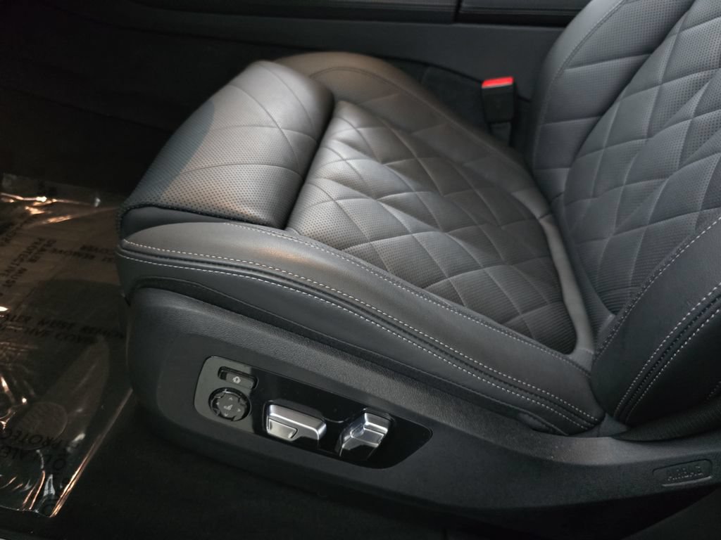 Used 2024 BMW X5 xDrive50e w/ M Sport Package AWD/4WD image 28