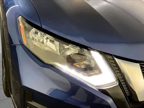 Used 2018 Nissan Rogue SV w/ Sun & Sound Touring Package AWD/4WD image 27