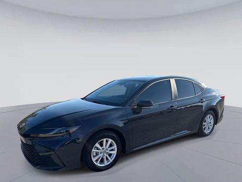 Used 2025 Toyota Camry LE image 8