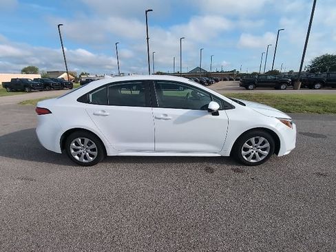 Certified 2025 Toyota Corolla LE FWD image 2