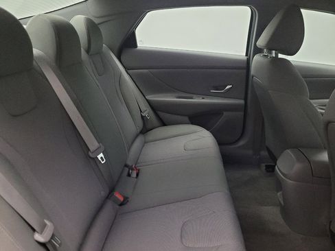 Used 2024 Hyundai Elantra SE FWD image 19