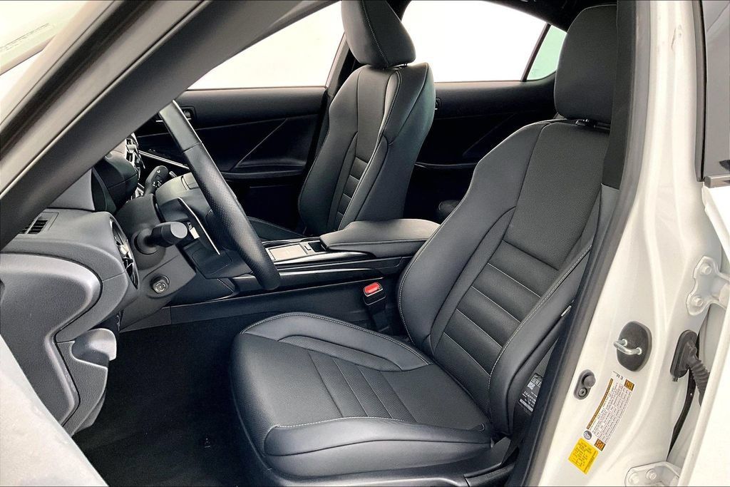 Used 2025 Lexus IS 500 w/ Accessory Package RWD image 34