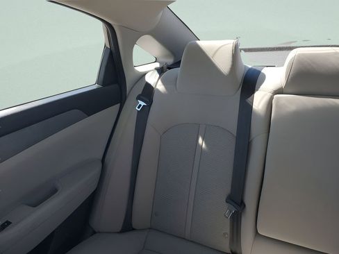 Used 2018 Hyundai Sonata SE image 12