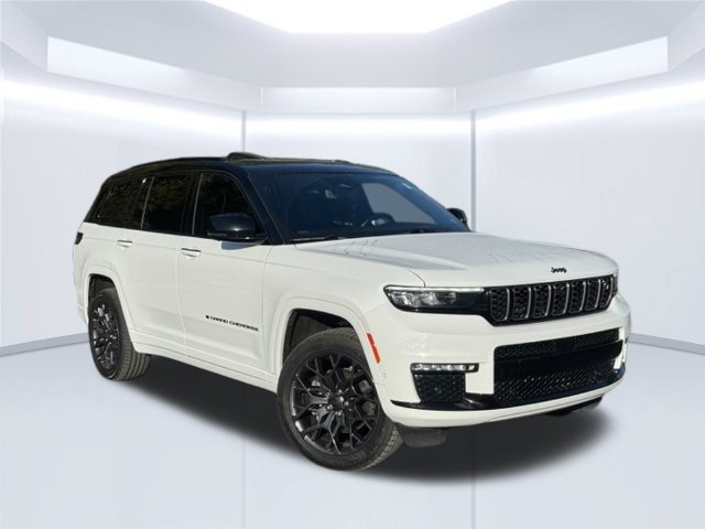 Used 2023 Jeep Grand Cherokee L Summit w/ Advanced Protech Group IV AWD/4WD image 12