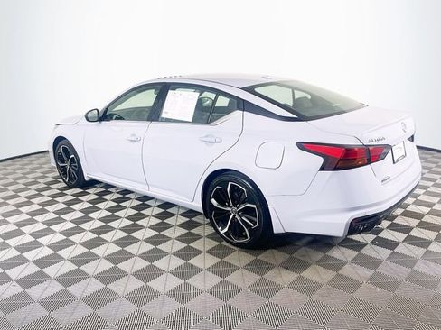 Used 2024 Nissan Altima 2.5 SR w/ SR Premium Package FWD image 6