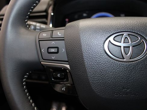 Used 2025 Toyota Camry SE image 16