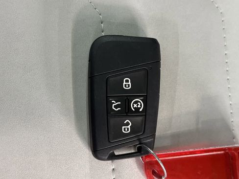 New 2026 Volkswagen Taos SE image 28