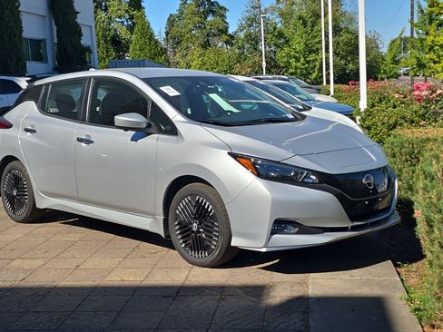 Used 2025 Nissan Leaf SV Plus FWD image 2