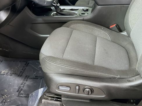 Used 2023 Chevrolet Traverse LT image 28