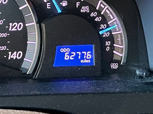 Used 2014 Toyota Camry SE w/ Moonroof Package FWD image 26