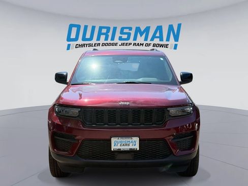 Used 2024 Jeep Grand Cherokee Laredo X AWD/4WD image 6