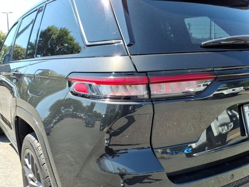 Used 2023 Jeep Grand Cherokee Summit w/ High Altitude Package AWD/4WD image 19