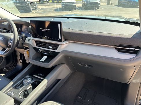 New 2025 Ford Explorer Active w/ Active Comfort Package image 17