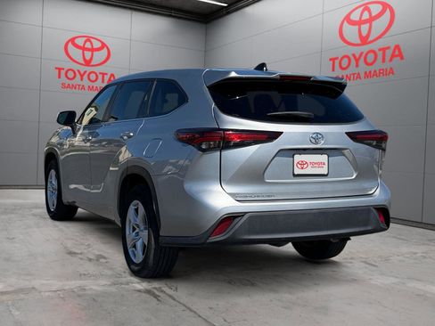 Used 2024 Toyota Highlander LE image 2