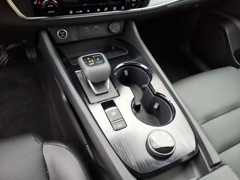 Used 2023 Nissan Rogue SV w/ SV Premium B Package image 29