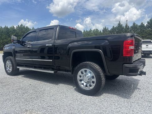 Used 2016 GMC Sierra 2500 Denali w/ Duramax Plus Package AWD/4WD image 7