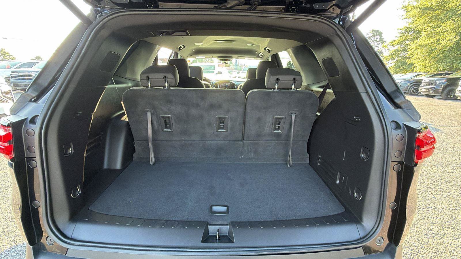 Used 2023 Chevrolet Traverse LT FWD image 13