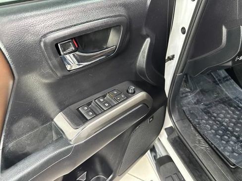 Used 2020 Toyota Tacoma Limited AWD/4WD image 14