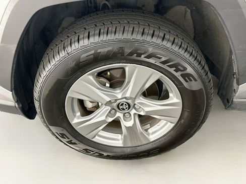 Used 2025 Toyota RAV4 XLE AWD/4WD image 11