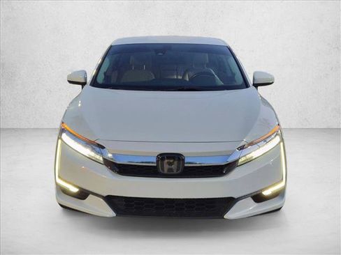 Used 2018 Honda Clarity Touring image 2