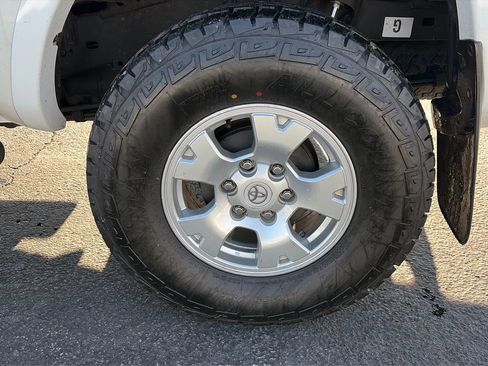 Used 2011 Toyota Tacoma 4x4 Double Cab image 18