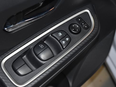 New 2025 Nissan Versa SR w/ Trunk Package image 4