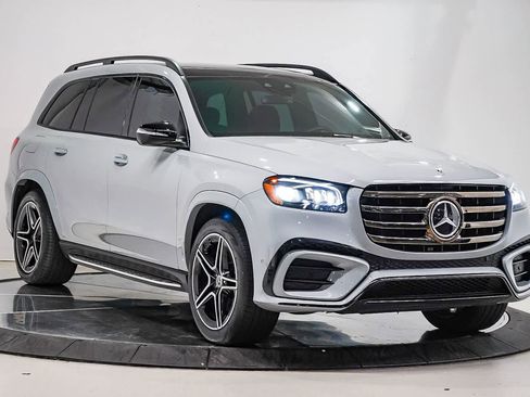 Used 2025 Mercedes-Benz GLS 450 4MATIC image 5
