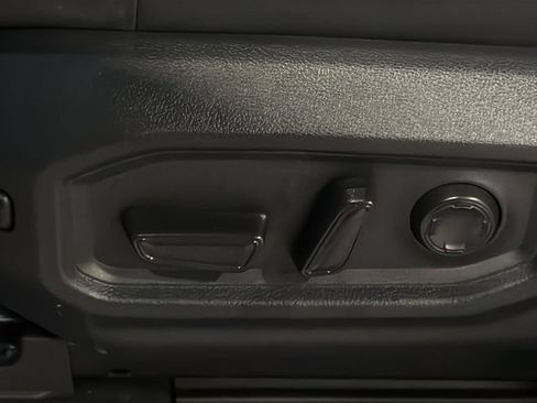 Used 2025 Toyota Sequoia Platinum AWD/4WD image 23