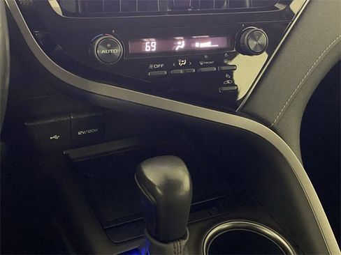 Used 2021 Toyota Camry SE w/ Convenience Package image 23