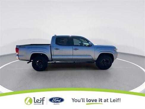 Used 2016 Toyota Tacoma SR5 w/ Towing Package image 12