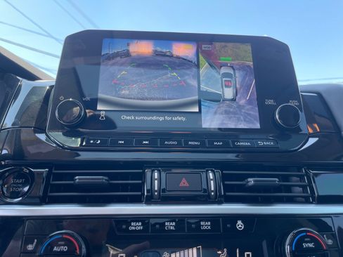 Used 2025 Nissan Pathfinder SL w/ SL Premium Package FWD image 6