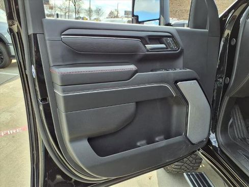 Used 2025 GMC Sierra 2500 AT4X image 21