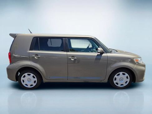 Used 2011 Scion xB FWD image 3