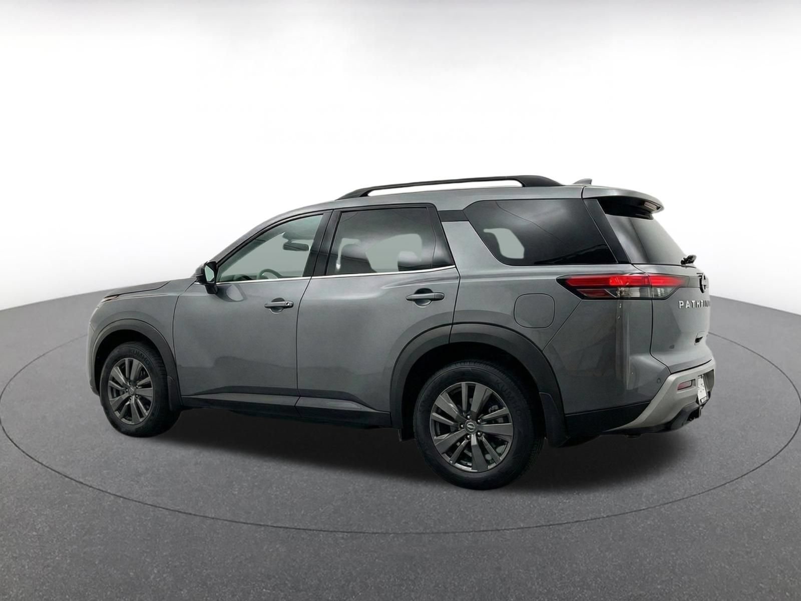 Used 2025 Nissan Pathfinder SV AWD/4WD image 6