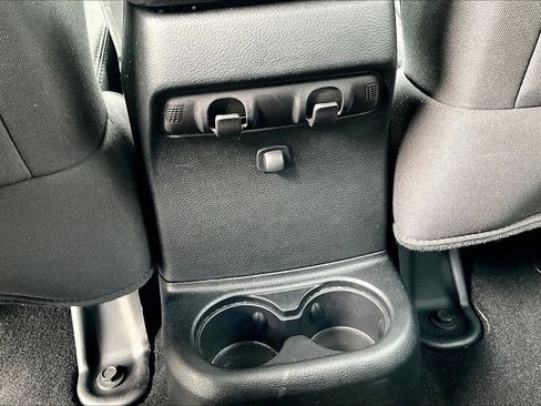 Used 2018 Jeep Wrangler Unlimited Sport w/ Connectivity Group image 11