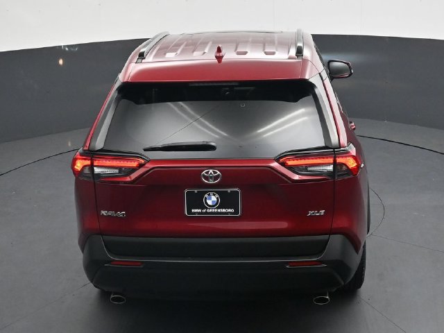 Used 2020 Toyota RAV4 XLE Premium FWD image 26