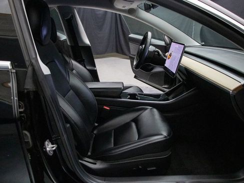 Used 2019 Tesla Model 3 Mid Range image 17