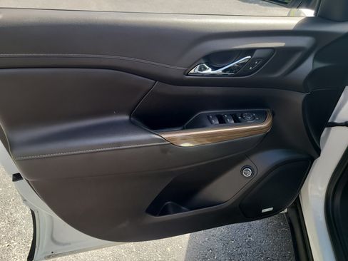 Used 2023 GMC Acadia SLE w/ Driver Convenience Package FWD image 17