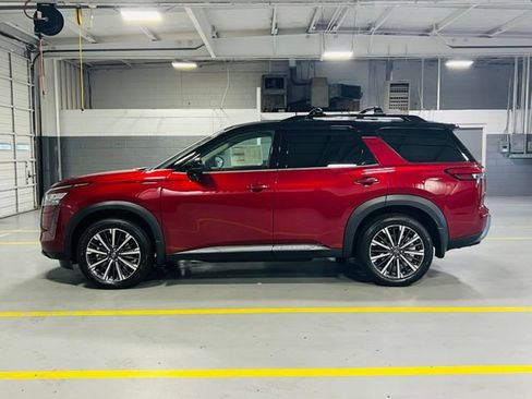New 2026 Nissan Pathfinder Platinum FWD image 17