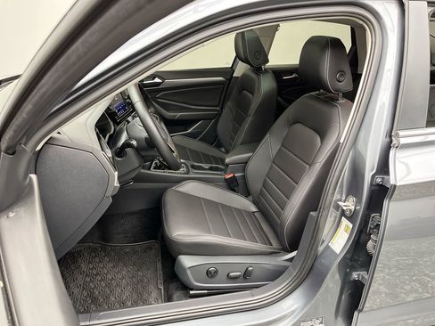 Used 2024 Volkswagen Jetta SE w/ Panoramic Sunroof Package image 10