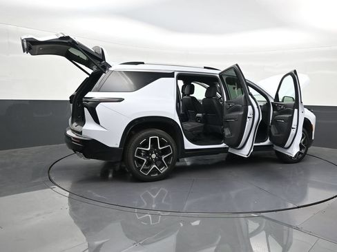 Used 2026 Chevrolet Traverse High Country FWD image 34