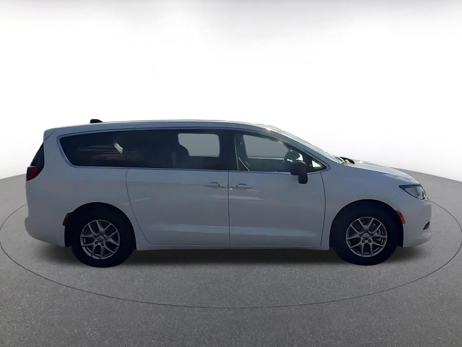 Used 2024 Chrysler Voyager LX FWD image 15