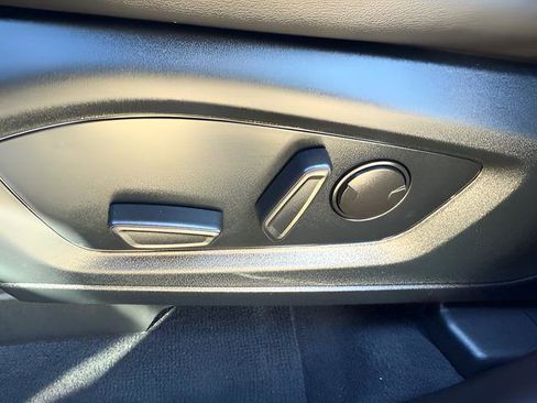Used 2022 Ford Explorer XLT w/ Equipment Group 202A AWD/4WD image 22