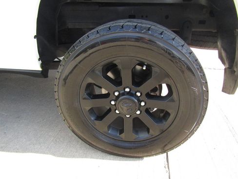 Used 2024 RAM 2500 Big Horn w/ Night Edition AWD/4WD image 9